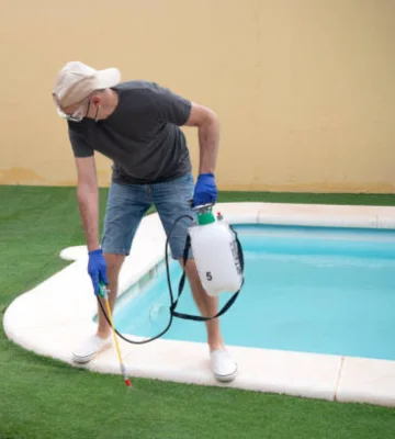 pool cleaning oakleigh