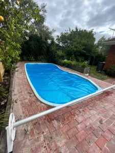 pool cleaning and maintenance