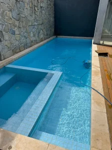 pool cleaning and maintenance