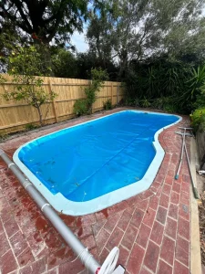 pool cleaning and maintenance