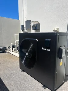 pool cleaning and maintenance