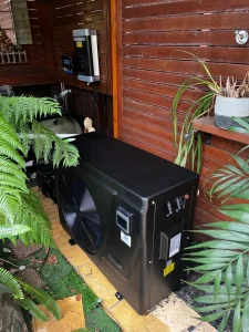 pool cleaning and maintenance