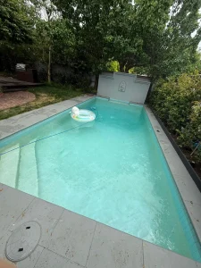 pool cleaning and maintenance