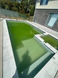 pool cleaning and maintenance