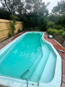 pool cleaning and maintenance