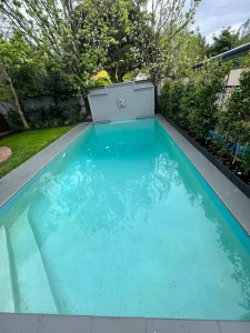 pool cleaning and maintenance