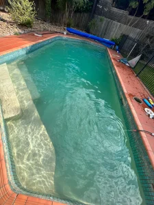 pool cleaning and maintenance
