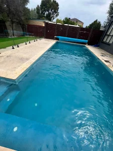 pool cleaning and maintenance