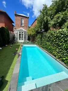 pool cleaning and maintenance