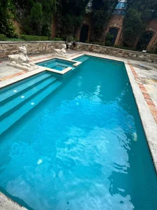 pool cleaning and maintenance