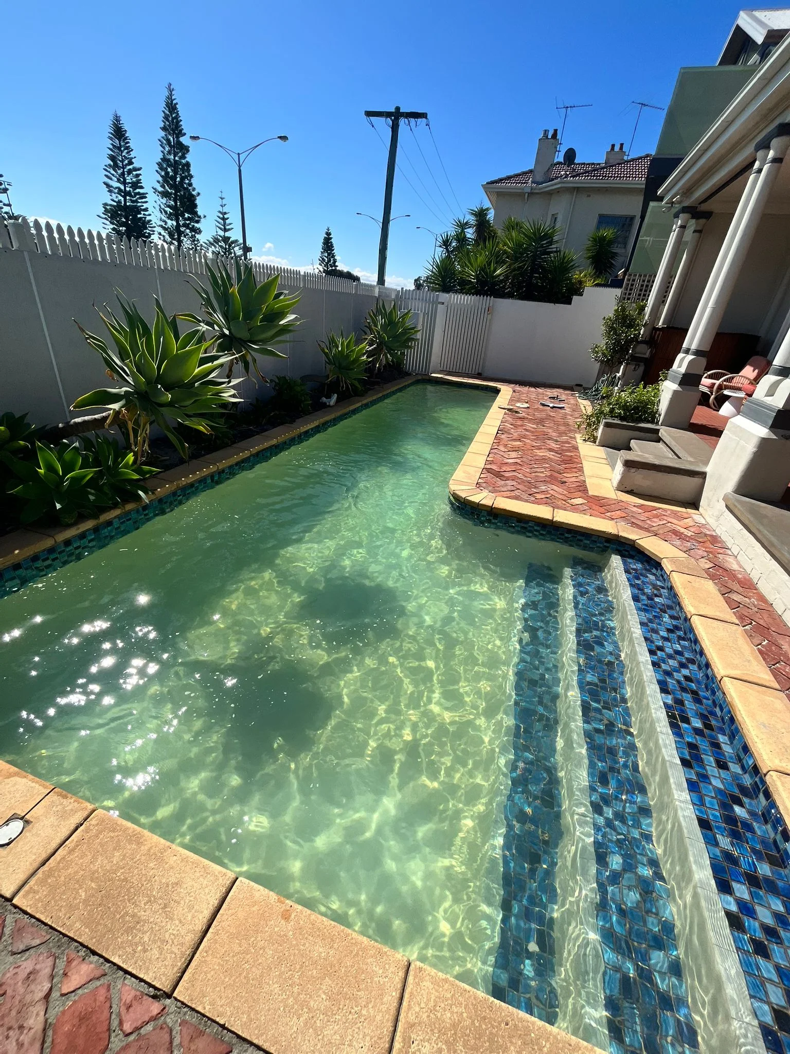 pool cleaning and maintenance