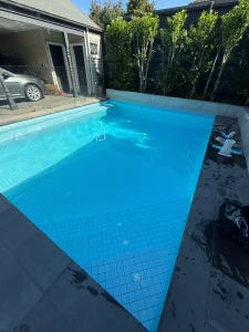 pool cleaning and maintenance