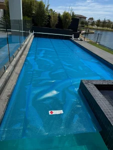 pool cleaning and maintenance