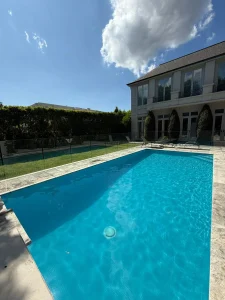 pool cleaning and maintenance