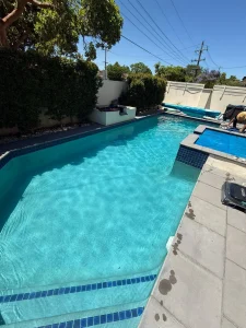 pool cleaning and maintenance
