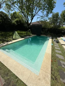 pool cleaning and maintenance