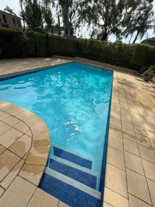 pool cleaning and maintenance