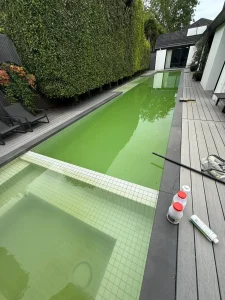 pool cleaning and maintenance