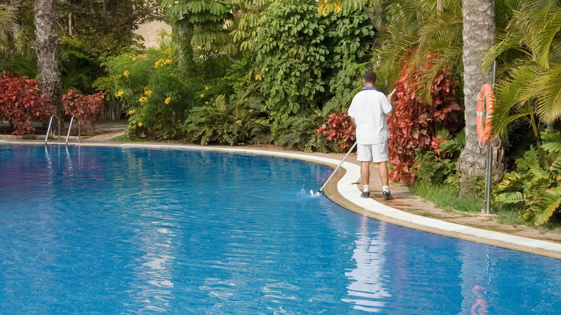 Expert Pool Cleaning Services Port Melbourne