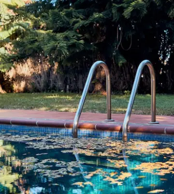 Swimming Pool Maintenance Near Hampton East
