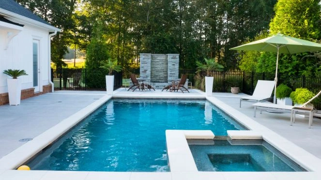 Commercial vs Residential Pool Cleaning